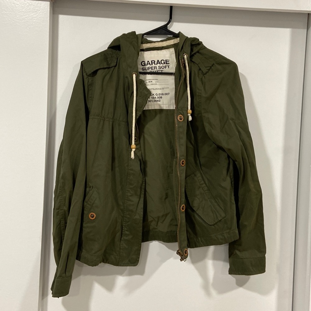 Perfect light weight olive green jacket!